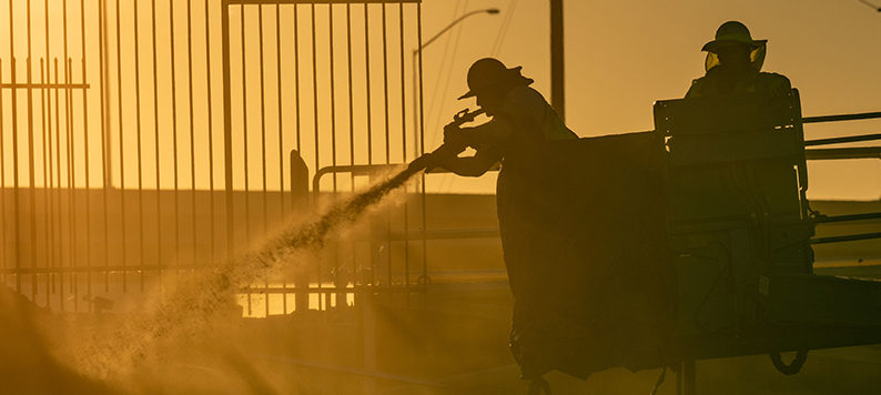 SRP crews spray shotcrete on a 1,000-foot section of the Grand Canal